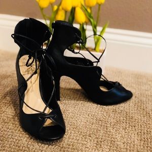 Vince Camuto VC-Saraya black heels